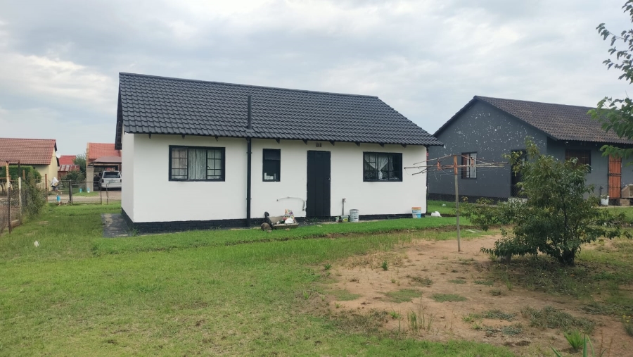 2 Bedroom Property for Sale in Selosesha Free State